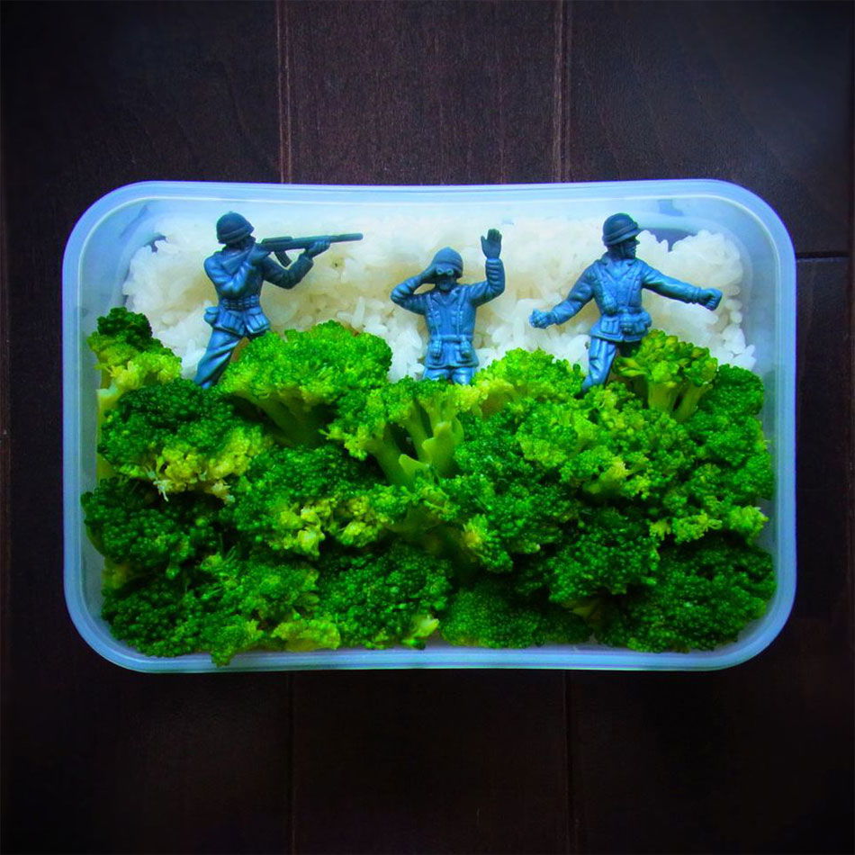 army combat bento box with soldier figures and broccoli