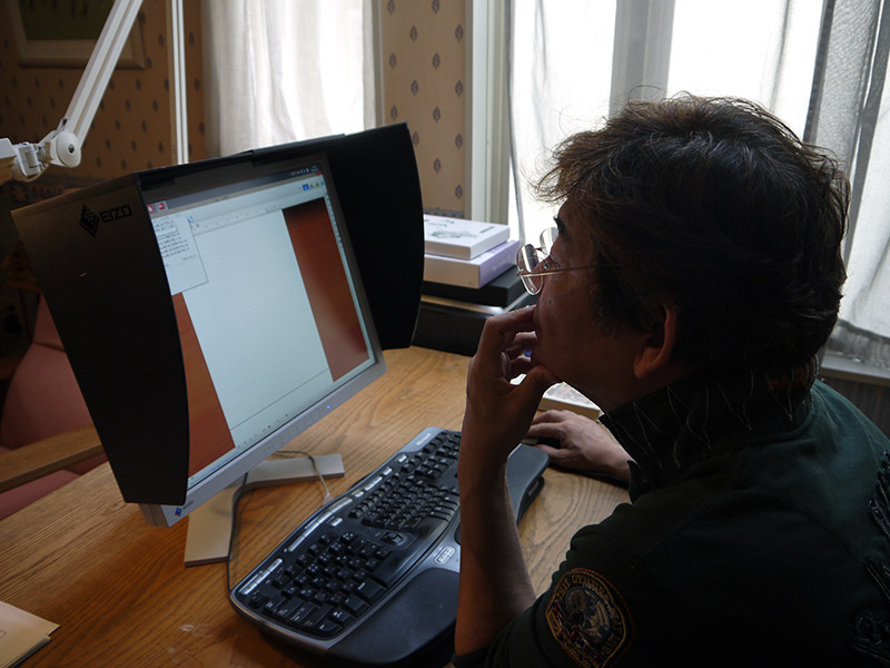 araki joh the manga writer at work at his computer