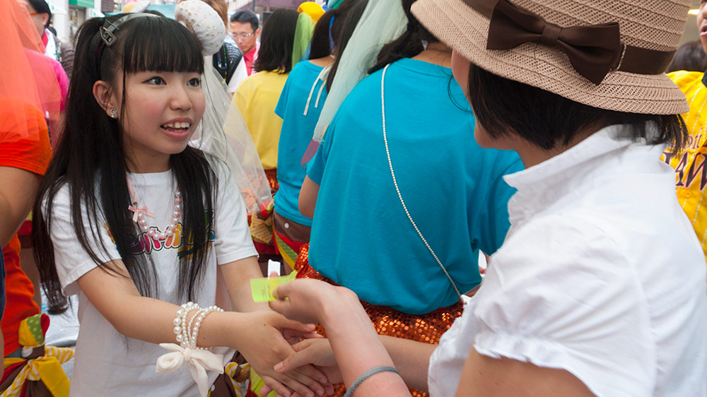 hamburgirl z interview mushroom shakes hands with mami