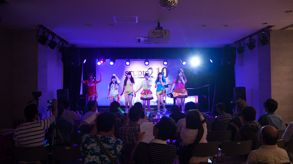 hamburgirl z performing at tsuutenkaku