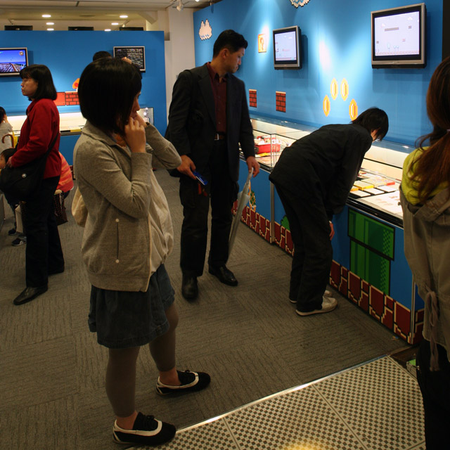 attendees at the nintendo museum in 2007