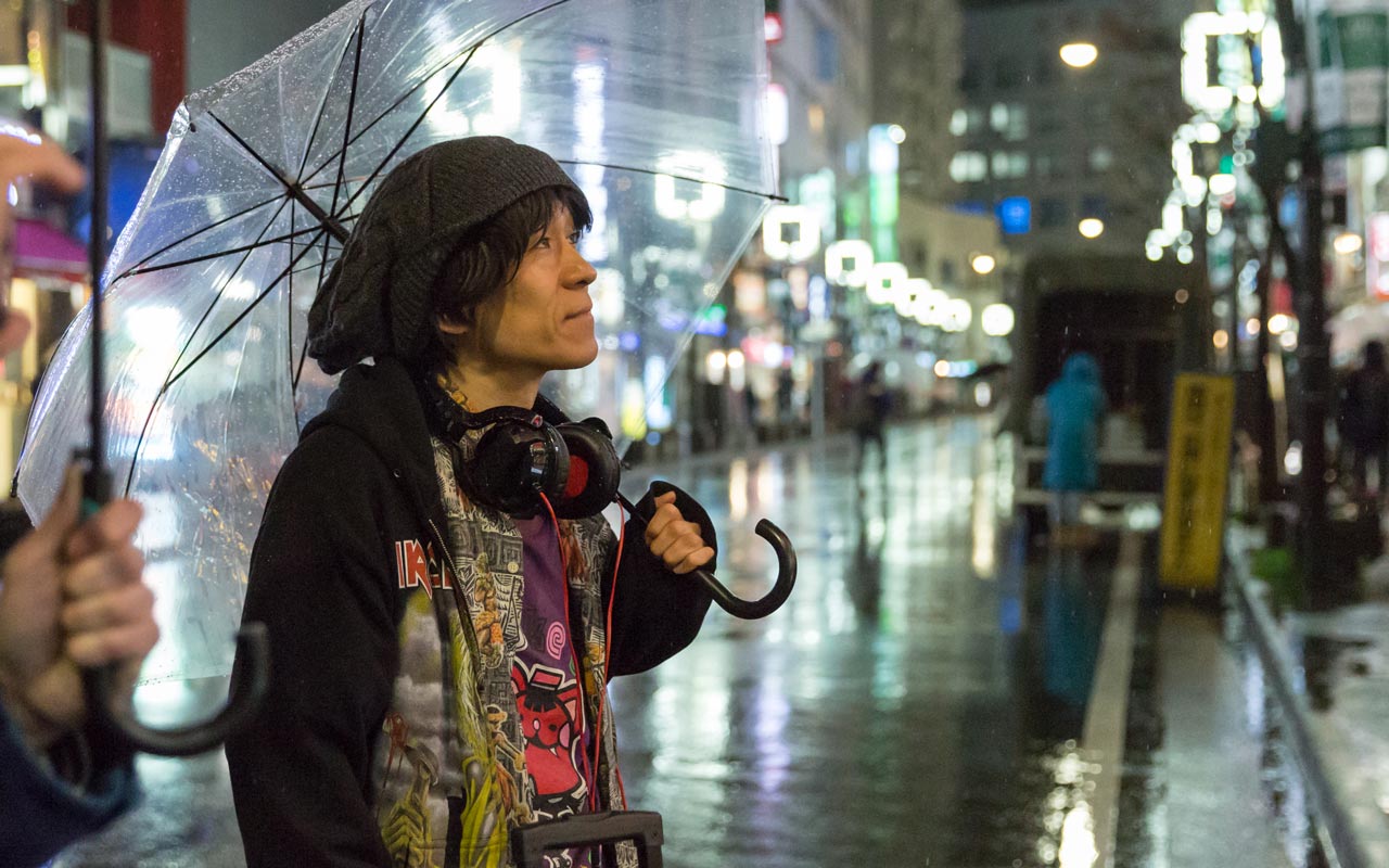 ossan rental omocha-kun holding an umbrella