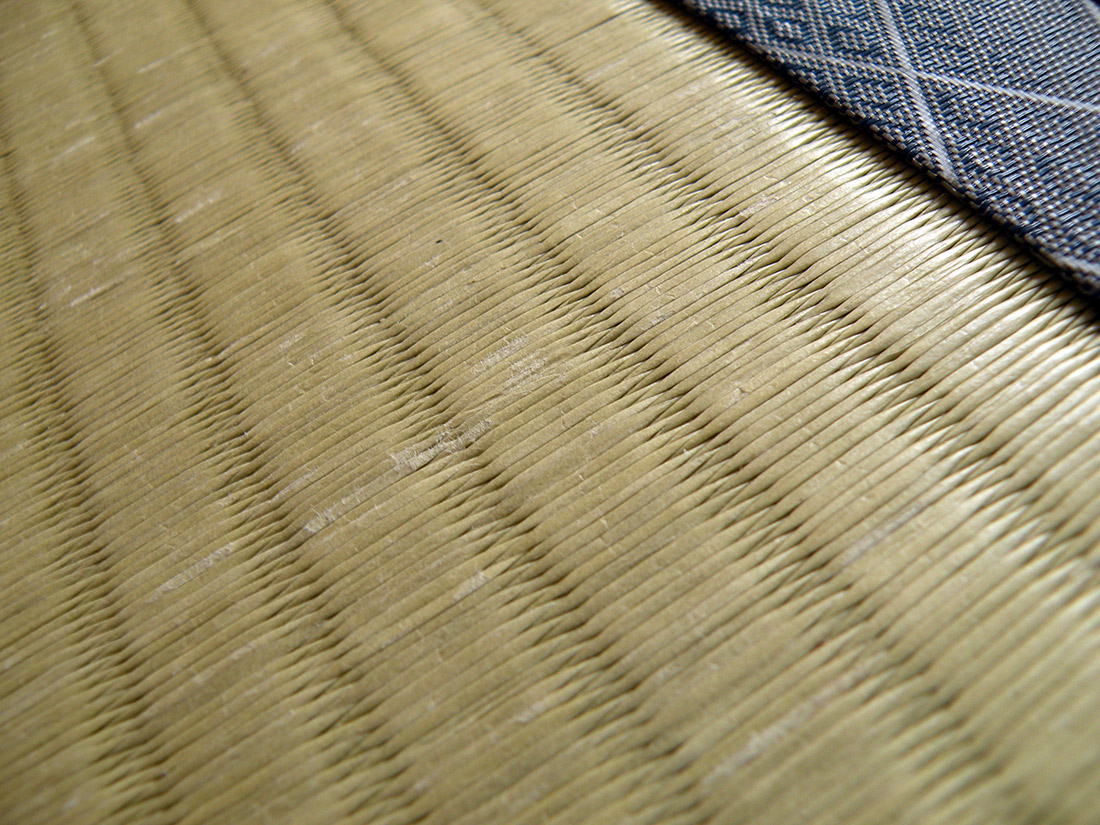 cloth borders of a tatami mat which are bad luck in japan