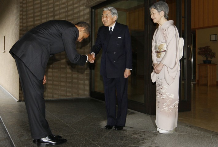 barack obama being polite to japanese politicians with deep bow