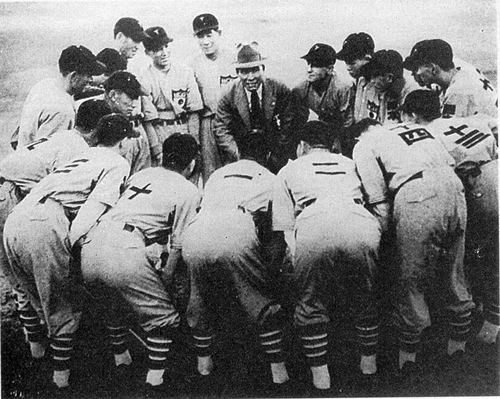 Japanese baseball team in a huddle