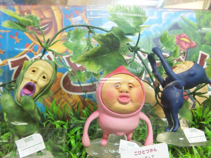 Diorama of three Kobitodukan characters