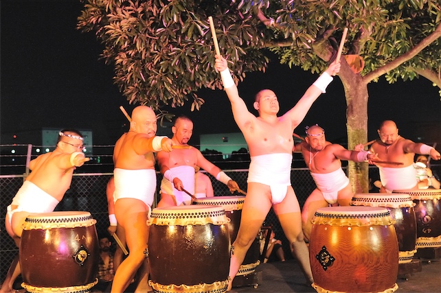 naked men japanese festival using chuudaiko drum