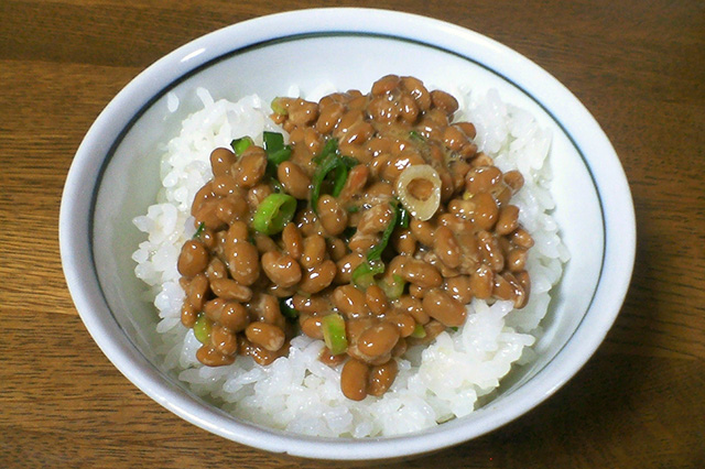 sticky fermented soy beans natto