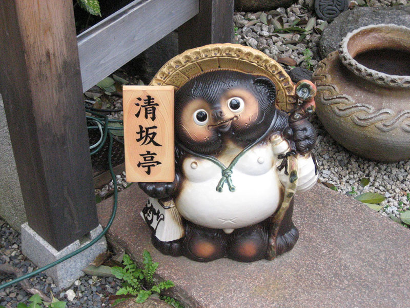 A very kawaii tanuki statue