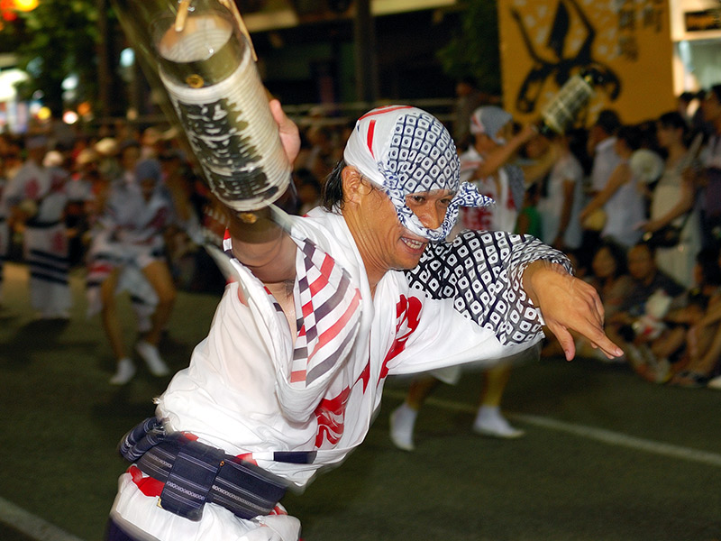 japanese man dressed as tenugui theif