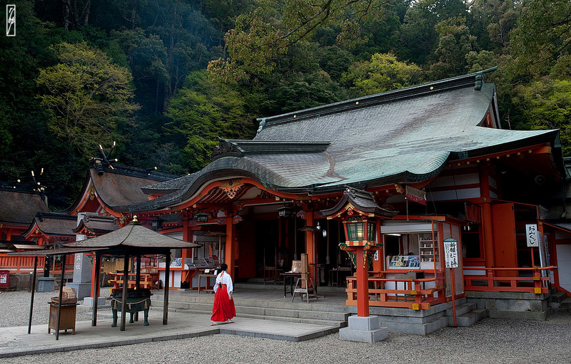 shinto trope anime shrine