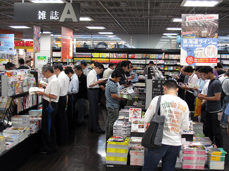 shopping in tokyo bookstores