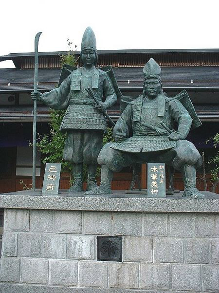 Tomoe-Gozen-and-Kiso Yoshinaka statue