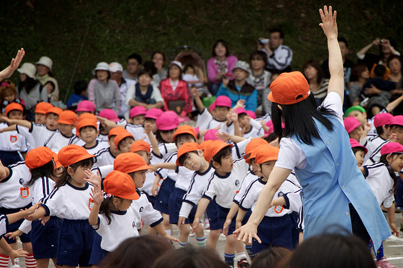 children doing calisthetics