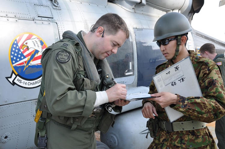 US Navy pilot meeting with JGSDF personnel about refueling