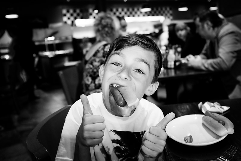 kid eating at diner