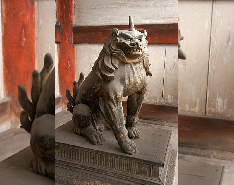 split picture of a lion dog komainu in kyoto