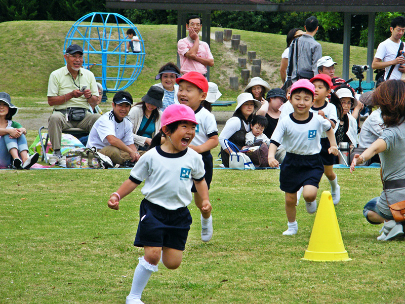 Children running a race