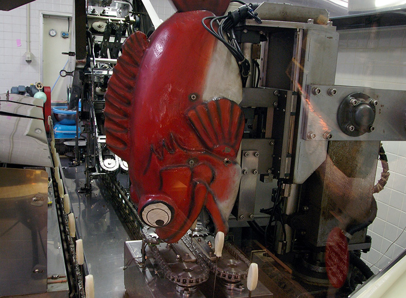 kamaboko machine with red sea bream attachment