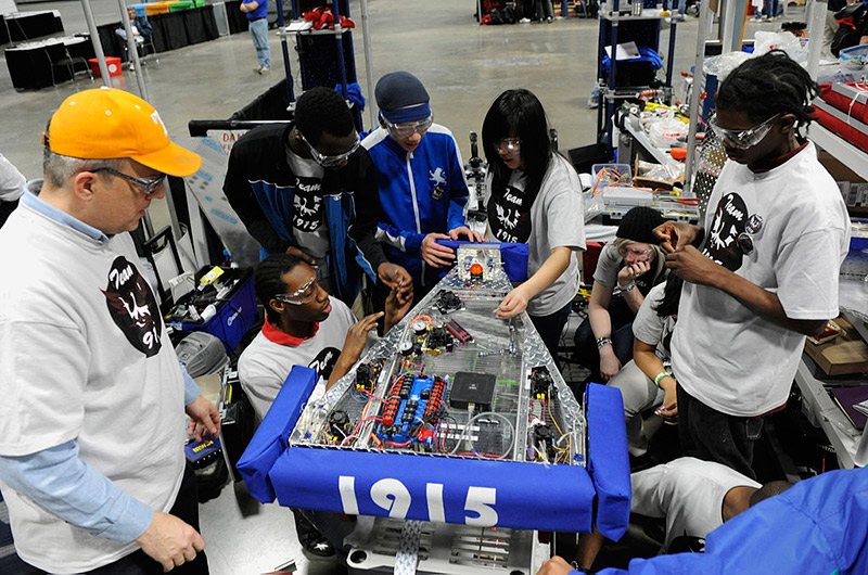 students working together on robotics project