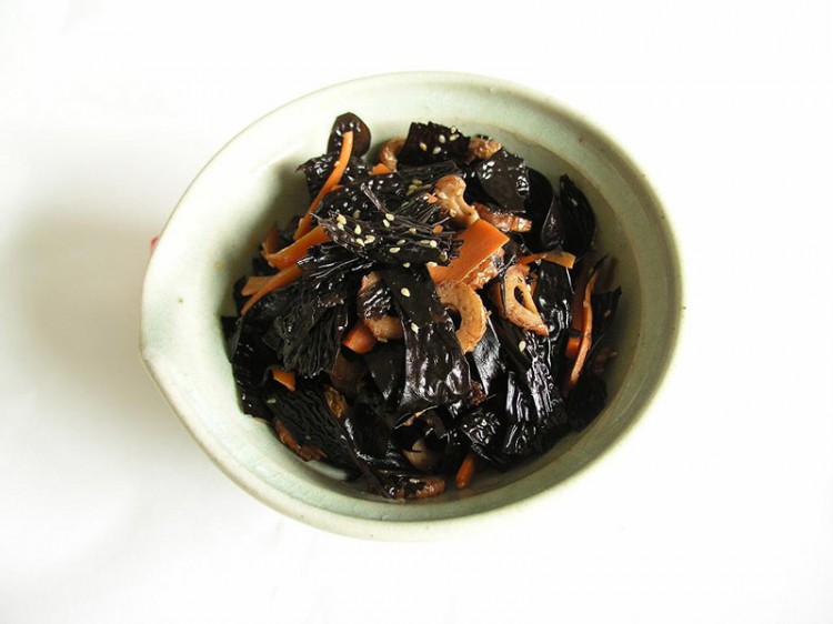 arame prepared japanese seaweed dish