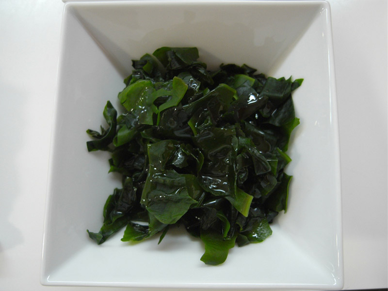 black seaweed used in japanese cuisine