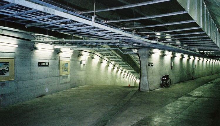 down ramp in tunnel