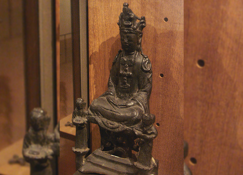 small Japanes statue of the Virgin Mary styled like Kanon