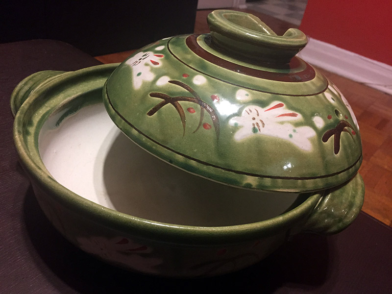 green Japanese cooking pot