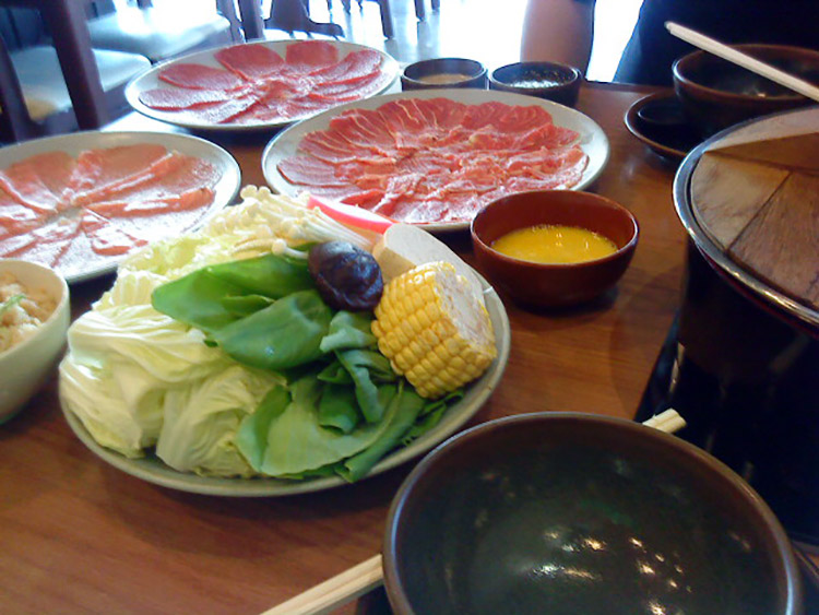 Nabemono (鍋物) - Nabe Hotpot Recipe - Everybunny Eats