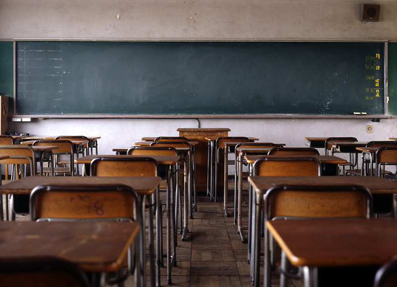 school desks in an empty classroom