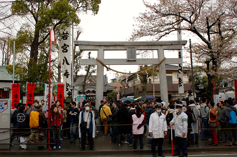 crowded temple in penis festival