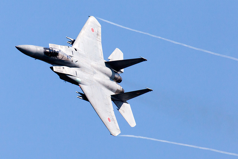 F-15 fighter jet making a turn