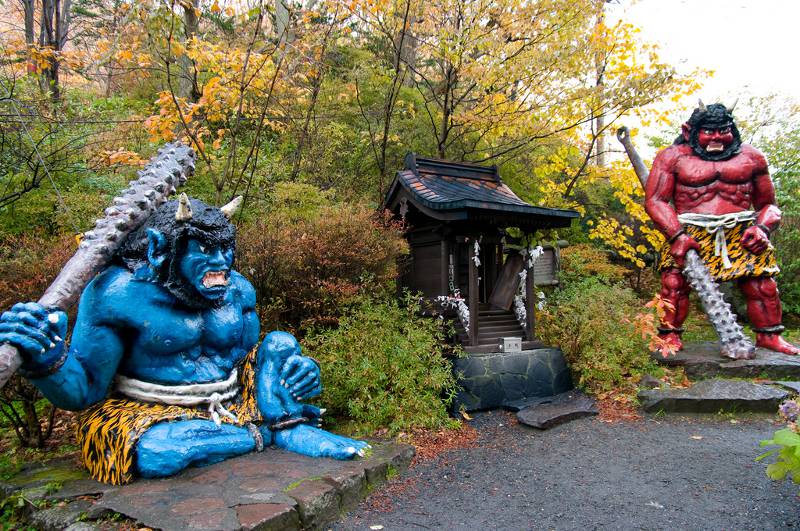 Two statues of Oni