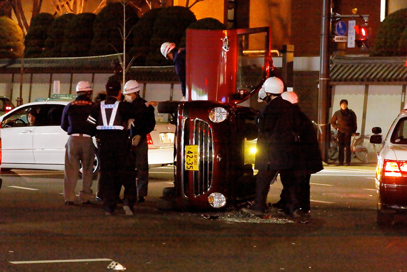 japanese police flipped car