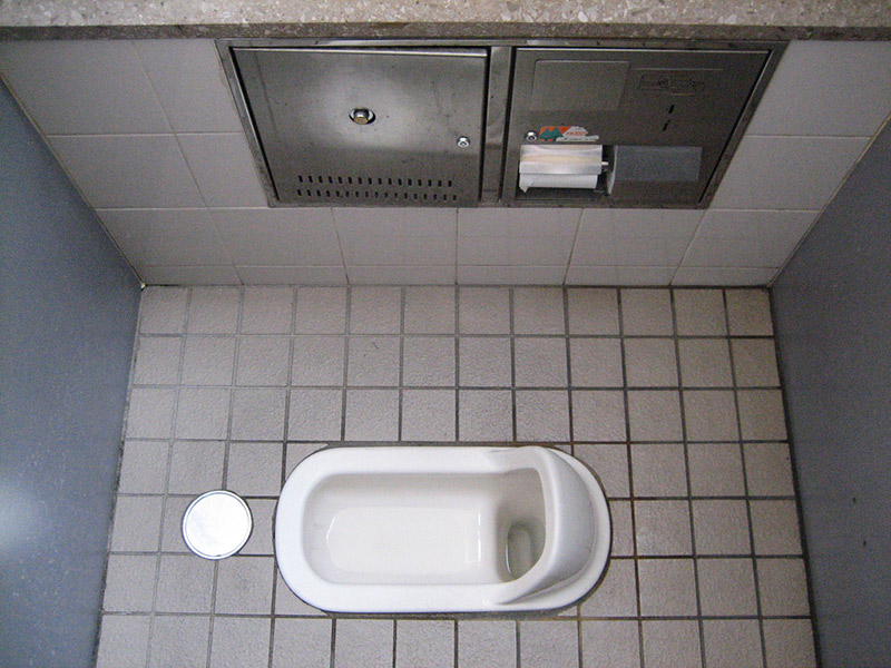 japanese floor toilet in japan