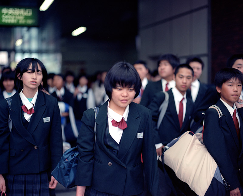 japanese high school students leaving school