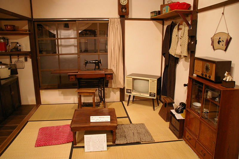 Show-era living room