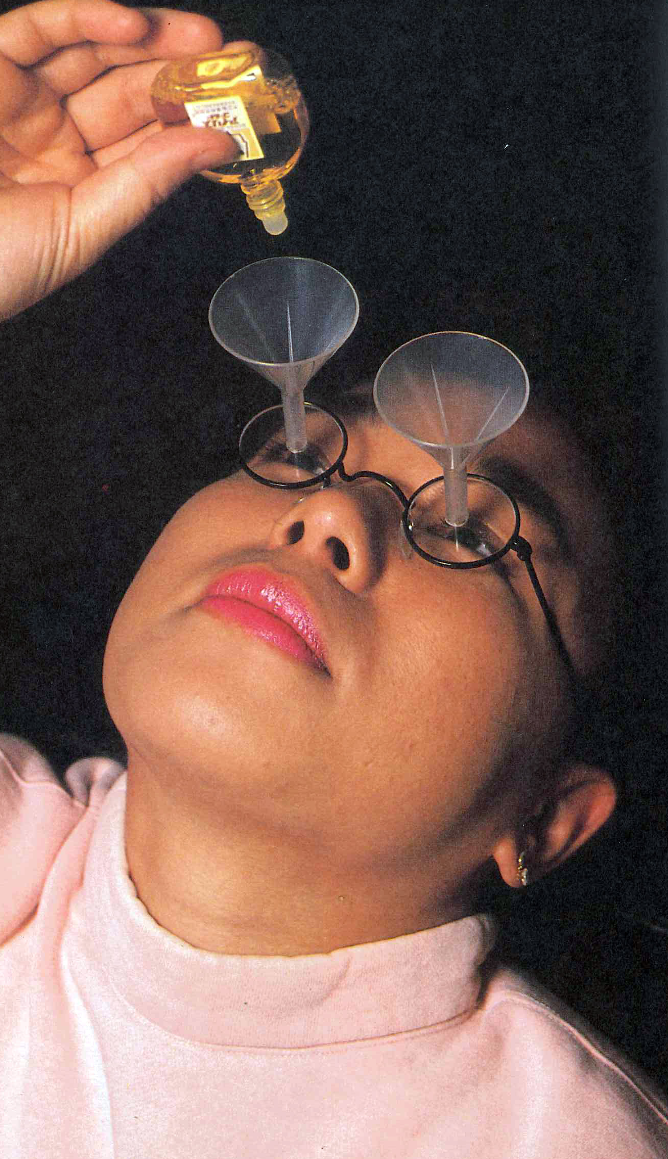 https://files.tofugu.com/articles/japan/2016-03-14-chindogu-japanese-inventions/eyedrop-funnel-glasses.jpg