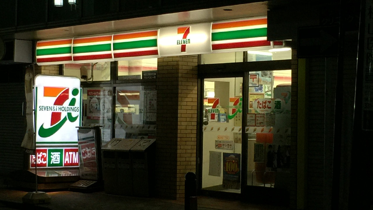 japanese seven eleven convenience store in tokyo