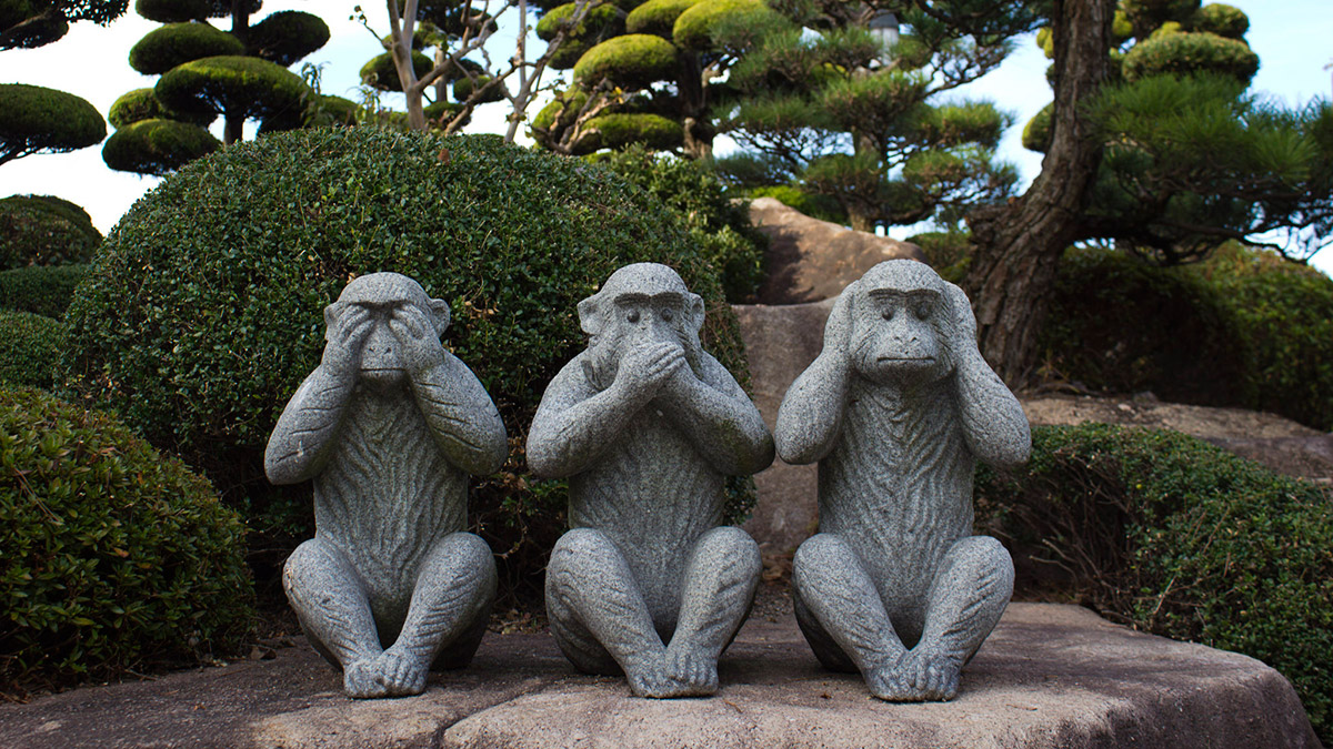 hear see speak no evil monkey statues