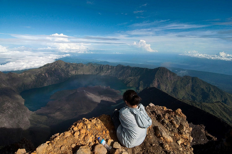 woman sitting atop mount rinjani