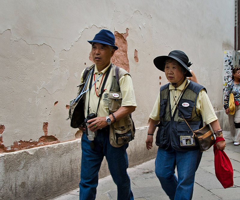 elderly Japanese couple in travel gear