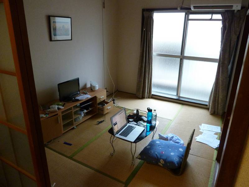 A small Japanese apartment with tatami flooring