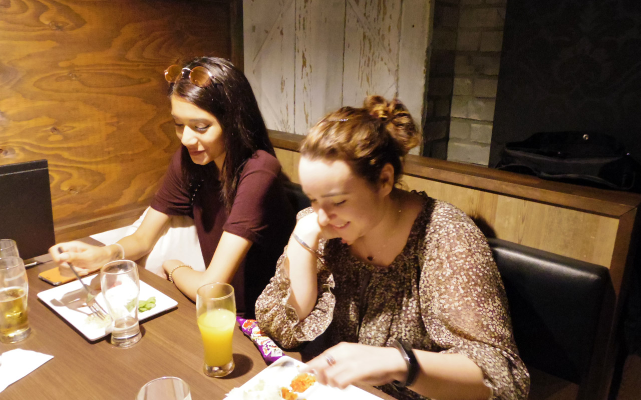 two women speaking japanese at aisekiya