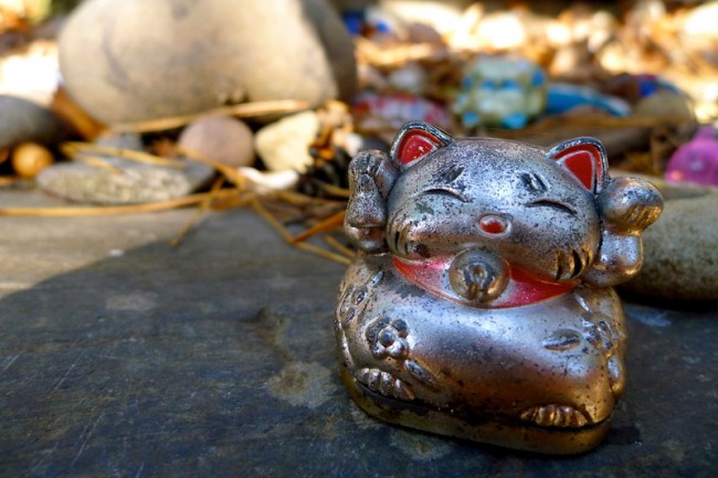 small maneki neko trinket