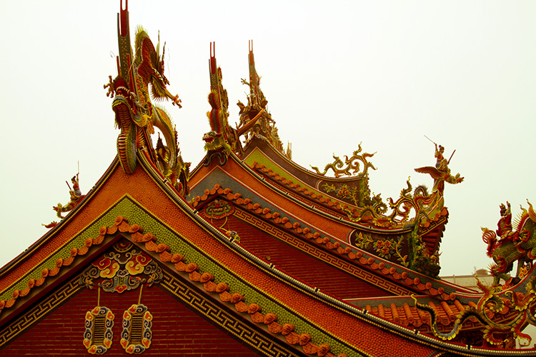 beautiful taiwan red dragon building roof