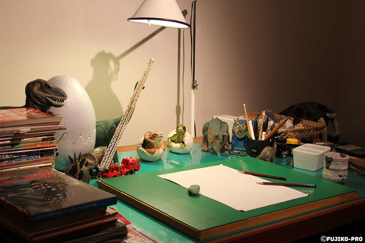 artists desk with figurines on it