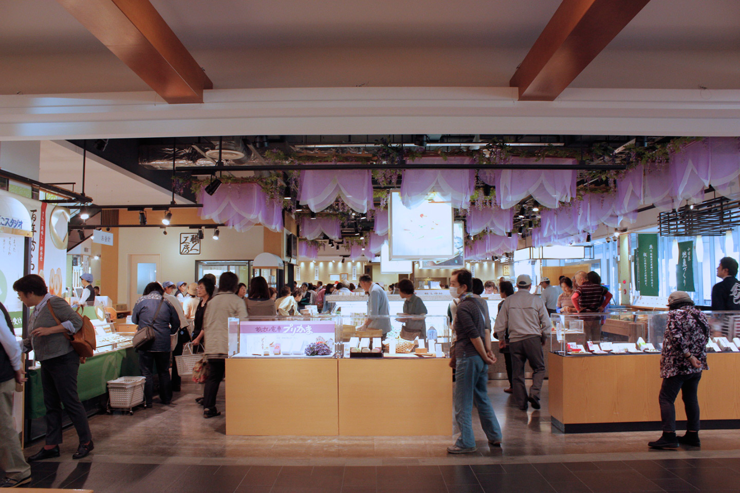 people browsing the displays at the kamaboko museum