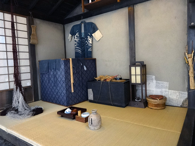 Edo period room with a variety of clothes and items